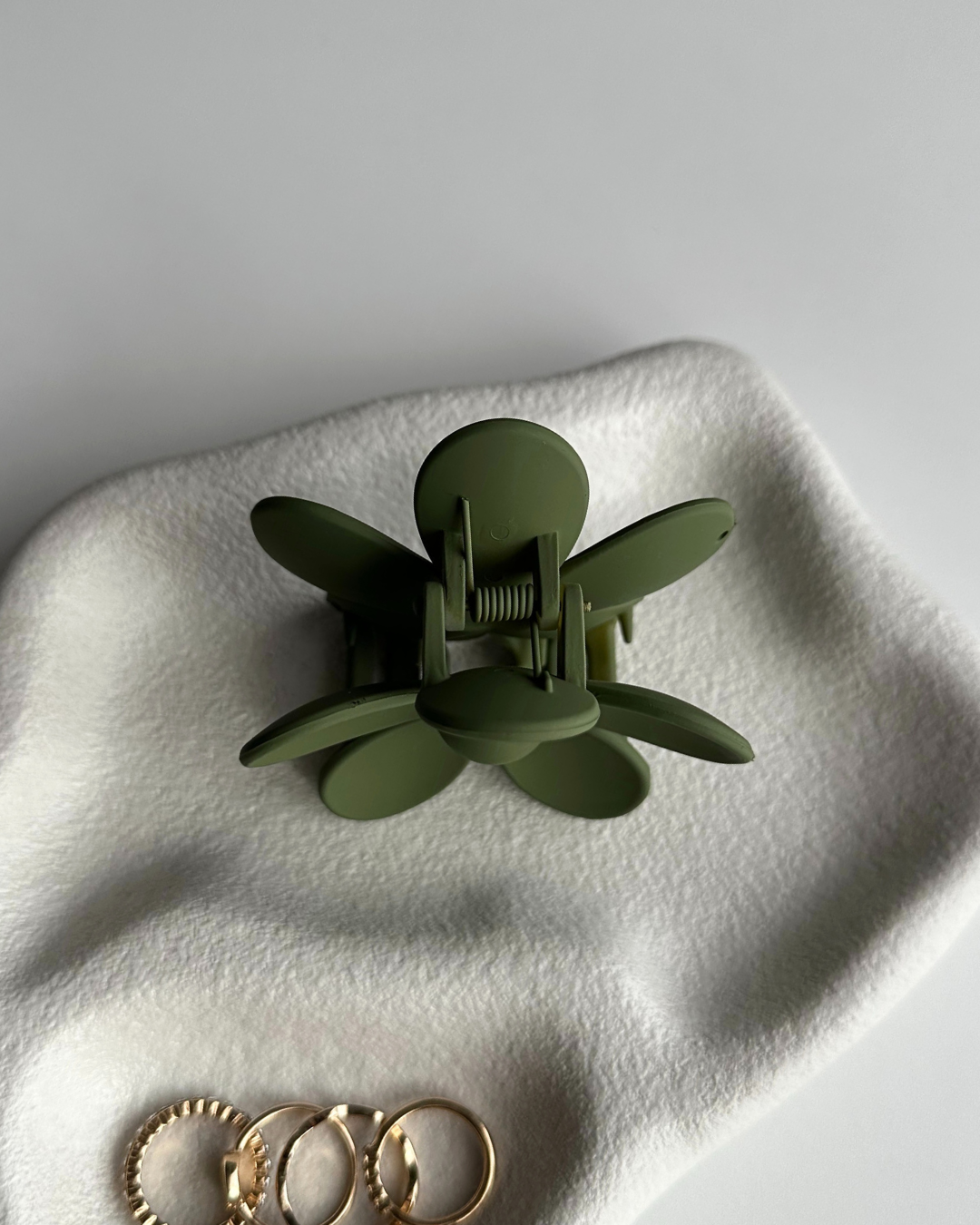 Daisy Flower Hair Clip - Olive