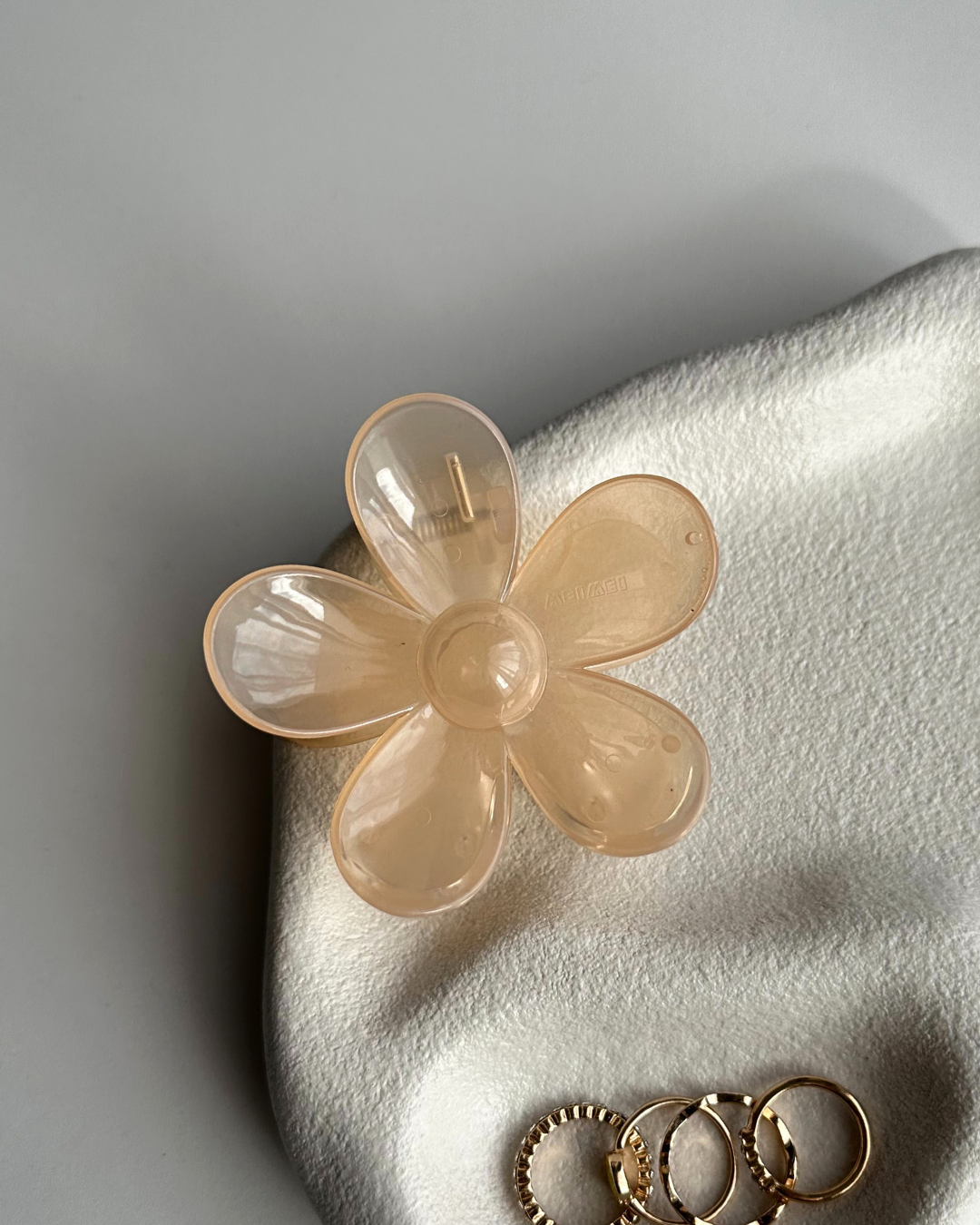 Daisy Flower Hair Clip - Clear Beige