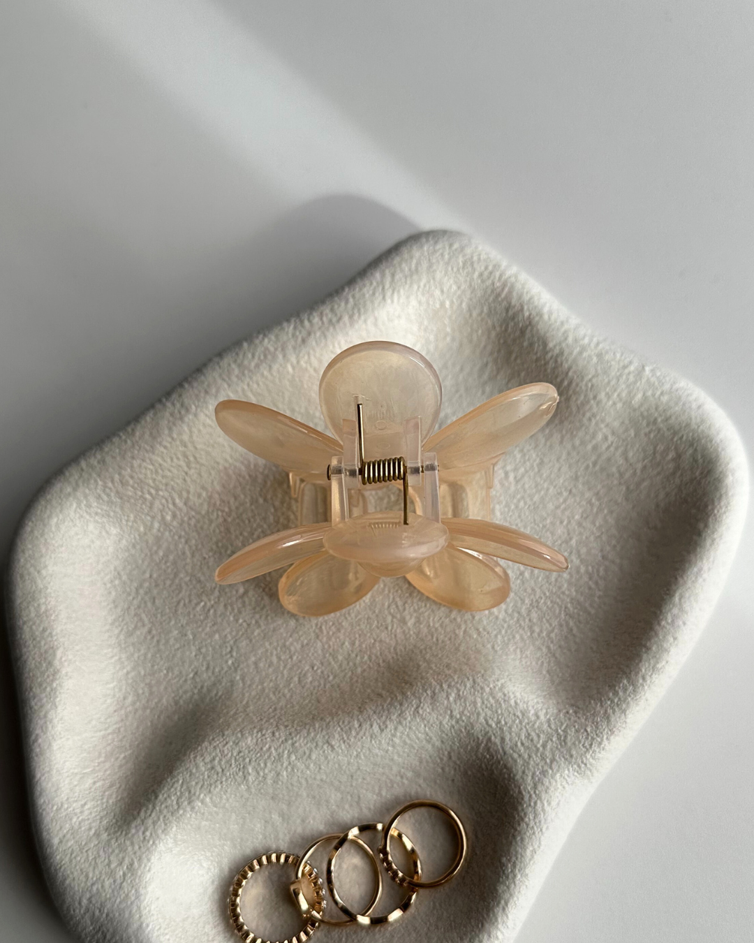 Daisy Flower Hair Clip - Clear Beige